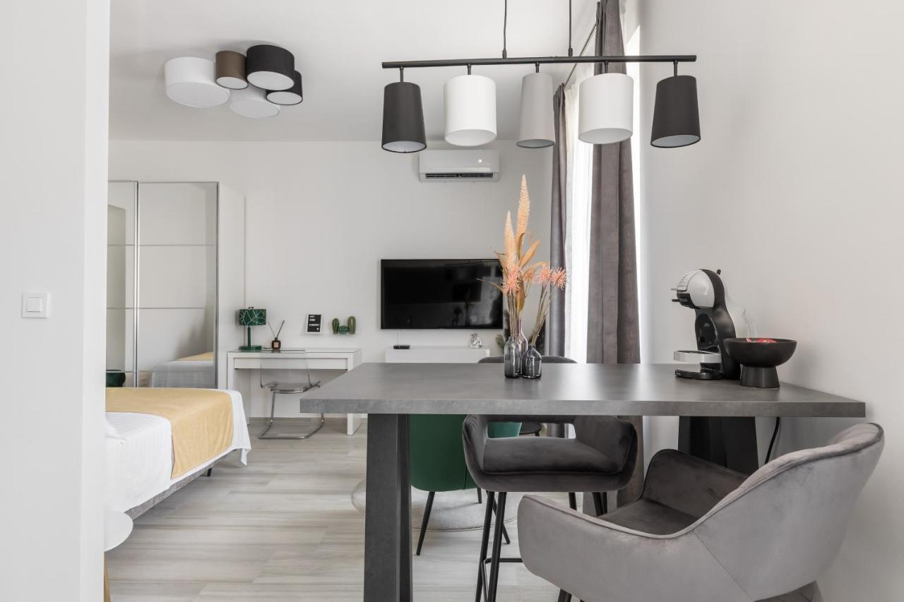 Studio Apartment Home Split Exterior photo