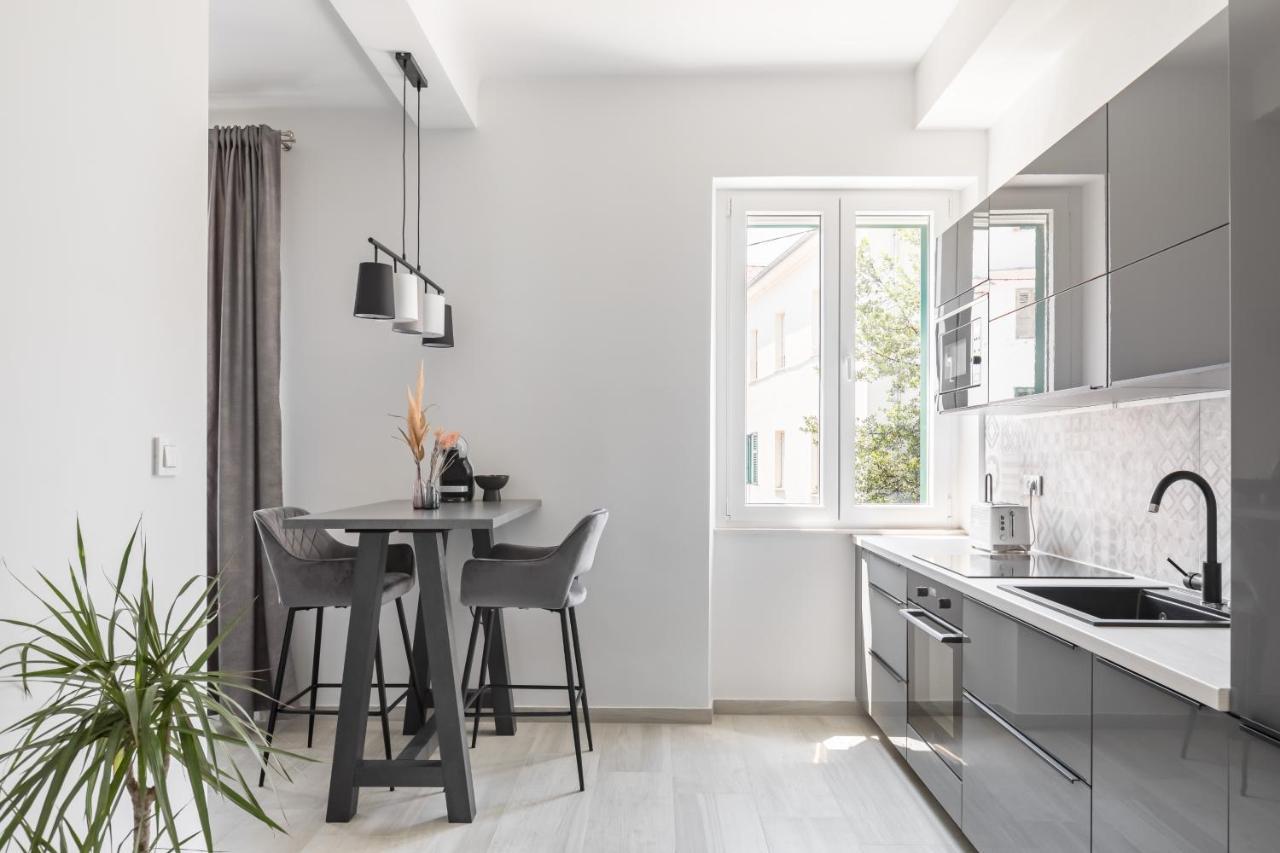 Studio Apartment Home Split Exterior photo